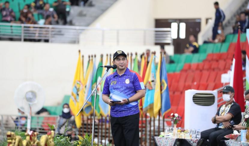 Wakil Gubernur (Wagub) Jawa Tengah, Taj Yasin Maimoen saat membuka Pekan Olahraga Provinsi (Porprov) Korpri Jawa Tengah tahun 2022, yang dilaksanakan  di GOR Jatidiri, Karangrejo, Kota Semarang, Rabu (9/11).