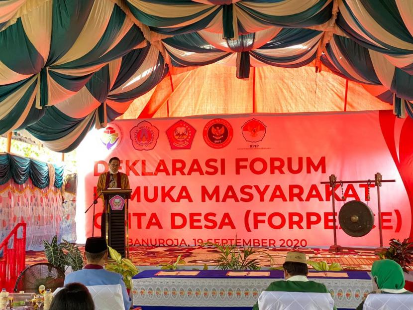Wakil Kepala Badan Pembinaan Ideologi Pancasila (BPIP) Prof. Dr. Hariyono, M.Pd  saat membuka Deklarasi Forum Pemuka Masyarakat Cinta Desa di Gorontalo.