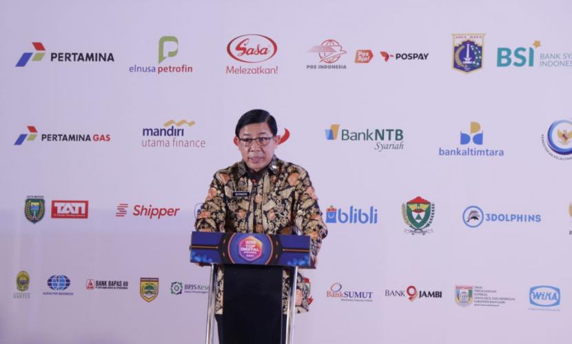Wakil Kepala BSSN Komjen Pol Sutanto menyampaikan  pidato kunci di acara TOP Digital Awards 2021, di Jakarta, Selasa (21/12). 