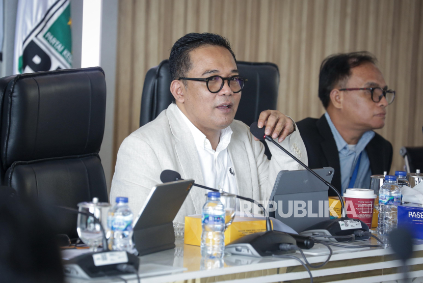 Wakil Ketua Badan Legislasi (Baleg) DPR RI Ahmad Iman Sukri meyakini RUU Masyarakat Hukum Adat tidak akan mengganggu iklim investasi.