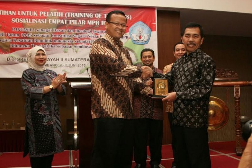 Wakil Ketua Badan Sosialisasi MPR Eddy Prabowo membuka sosialisasi di Palembang, Kamis (4/6).