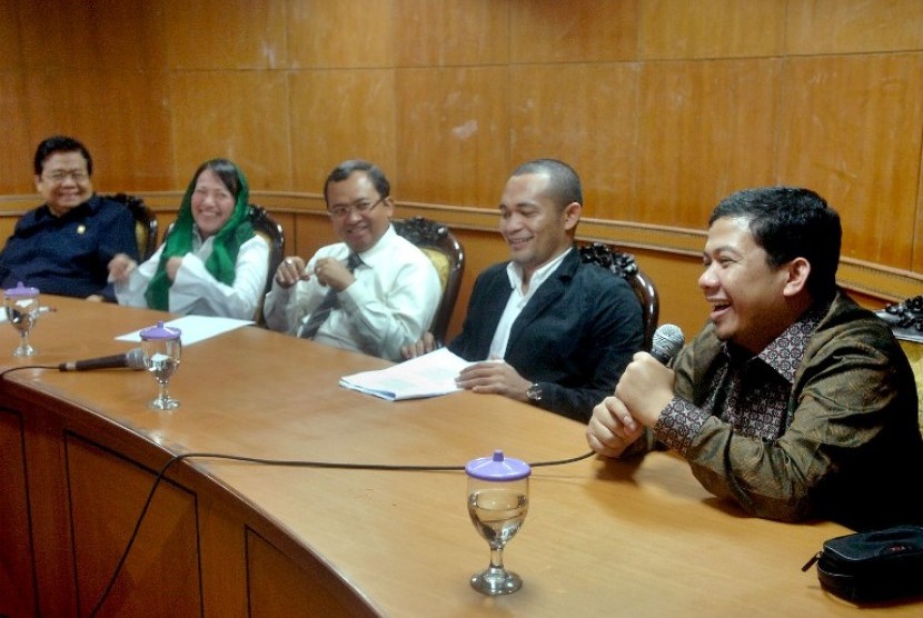 Anggota Fraksi  PKB DPR Anna Muawanah (Kedua dari kiri)