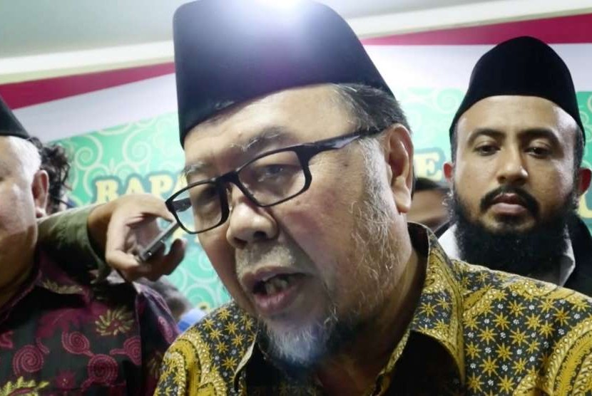 Wakil Ketua Dewan Pertimbangan Majelis Ulama Indonesia (MUI), Didin Hafinuddin (tengah)