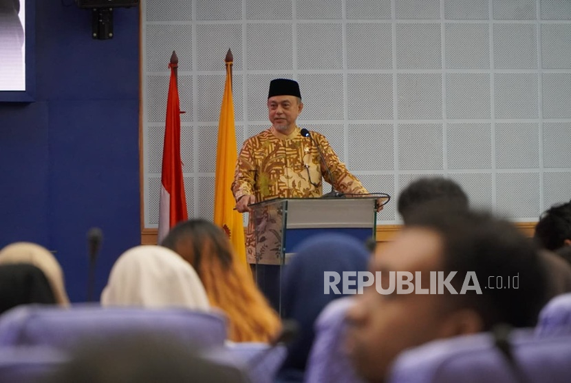 Wakil Ketua Dewan Perwakilan Daerah (DPD) RI Tamsil Linrung dalam Kuliah Umum MIND ID–Universitas Hasanuddin (Unhas) di Makassar, Selasa (25/11/2025)