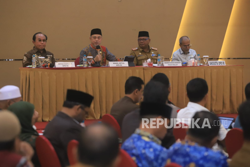 Wakil Ketua Dewan Perwakilan Daerah Republik Indonesia (DPD RI), Tamsil Linrung saat memimpin kunjungan kerja Komite I DPD RI di Ternate (17/11/2025).