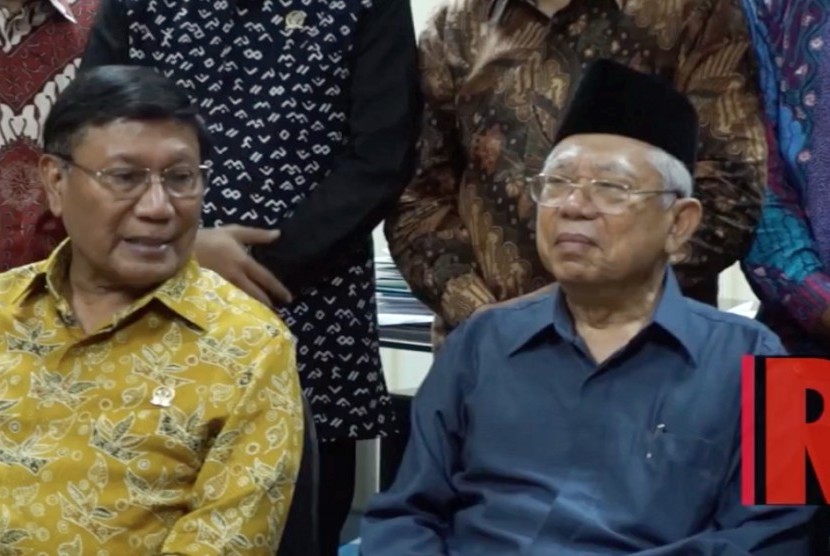 Wakil Ketua DPD, Farouk Muhammad (kiri) dan ketua MUI, Ma'ruf Amin (kanan)