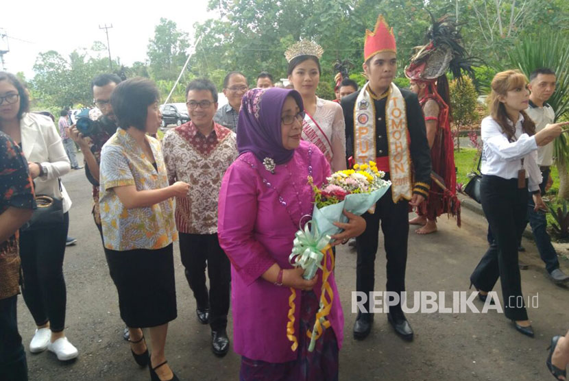 Wakil Ketua DPD RI Darmayanti Lubis melakukan kunjungan kerja ke Tomohon, Sulawesi Selatan. Dalam kunjungannya, Darmayanti memberikan materi tentang Pemberdayaan Perempuan dan Perlindungan Anak dalam Kerangka Ketahanan Keluarga. Kamis (28/9).