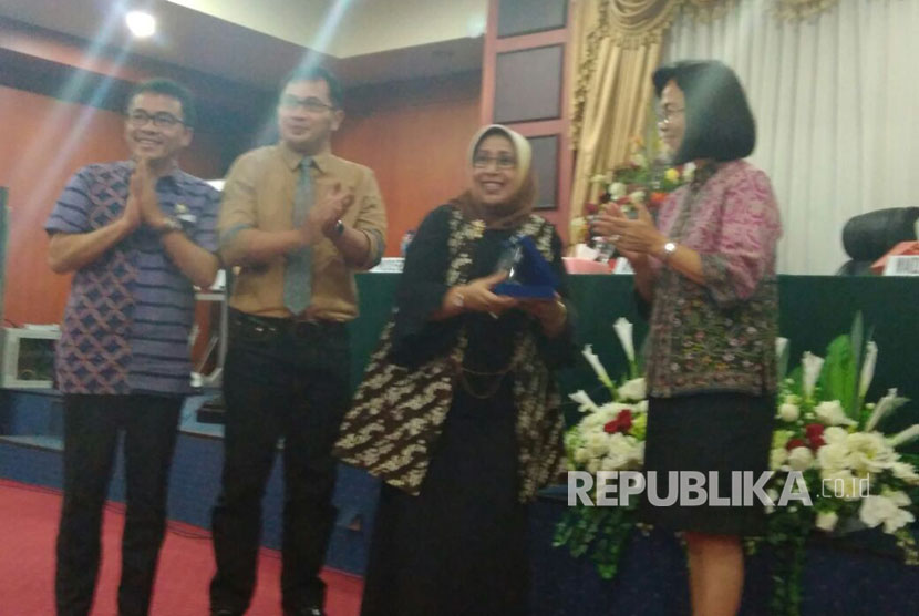 Wakil Ketua DPD RI Darmayanti Lubis sambangi Universitas Sam Ratulangi Manado Sulawesi Utara, Jumat (29/9).