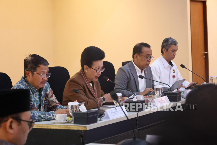 Wakil Ketua DPD RI Gusti Kanjeng Ratu (GKR) Hemas bertemu Menko PMK Pratikno di Jakarta, Senin (19/5/2025).