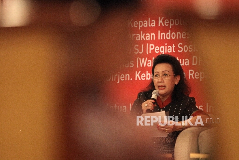 Wakil Ketua DPD RI Gusti Kanjeng Ratu Hemas memaparkan pandangannya saat menjadi pembicara dalam acara Refleksi Kebangsaan Akhir Tahun 2016.