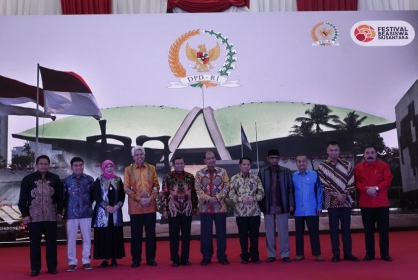 Wakil Ketua DPD RI, Letjen TNI Marinir (Purn) Dr Nono Sampono SPi MSi