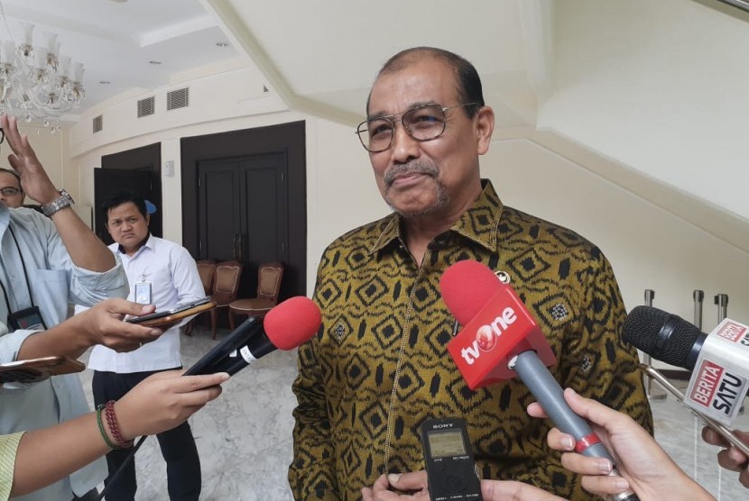 Wakil Ketua DPD Nono Sampono mendorong agar pemerintah Indonesia dalam menciptakan keseimbangan pembangunan antarkawasan khususnya wilayah Indonesia Timur.