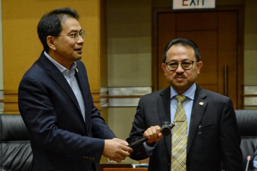 Wakil Ketua Komisi III DPR Pangeran Khairul Saleh (kiri) dan Wakil Ketua DPR Azis Syamsuddin