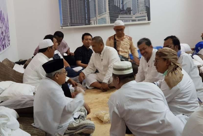 Wakil Ketua DPR Fadli Zon bertemu Calon Wakil Presiden KH Ma'ruf Amin di Mekkah