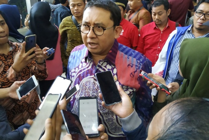 Anggota Komisi I DPR Fadli Zon di Kompleks Parlemen Senayan, Jakarta Pusat, Selasa (10/9). 