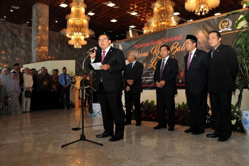 Wakil Ketua DPR Fadli Zon saat memberikan sambutan pada Pameran dan Bursa Keris Nasional, bertajuk “Pesona Keris Bali dan Lombok”, di Gedung Nusantara DPR, Senayan, Jakarta, dari 15 hingga 17 Maret 2017. 