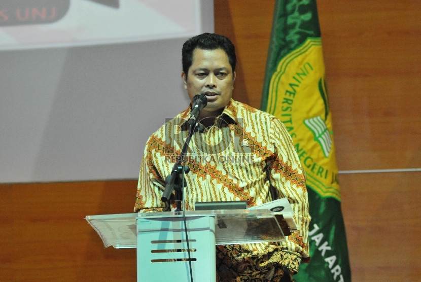 Wakil Ketua DPR Mahyudin memberikan sambutan sekaligus membuka sosialisasi empat Pilar MPR RI di Universitas Negeri Jakarta (UNJ), Jakarta, Selasa (6/10).
