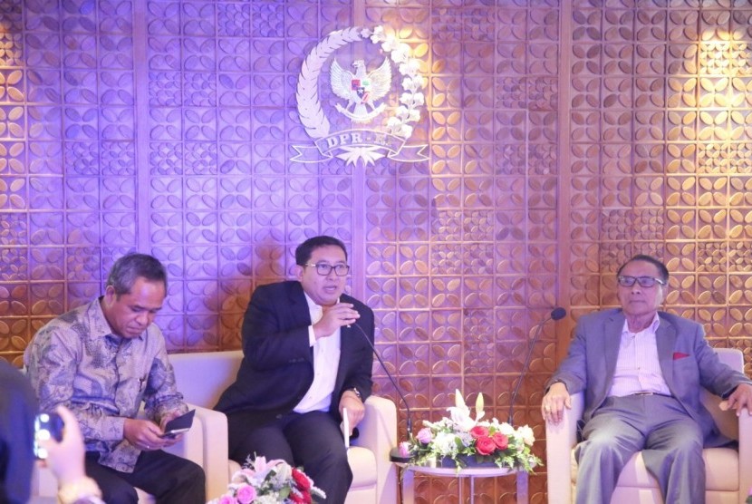 Wakil Ketua DPR RI, Fadli Zon, membuka forum diskusi nasional membicarakan RUU KUHP dan KUHAP di Function Room Gedung DPR RI Lantai II, Jakarta, Kamis (6/7). 