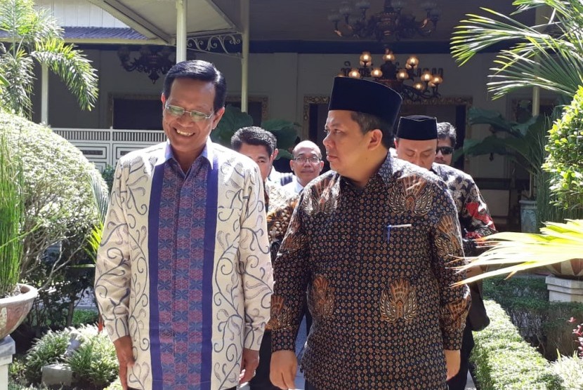 Wakil Ketua DPR RI Fahri Hamzah bertemu dengan Gubernur DIY Sri Sultan Hamengku Buwono X di Gedhong Wilis Kepatihan Yogyakarta, Selasa(22/5).