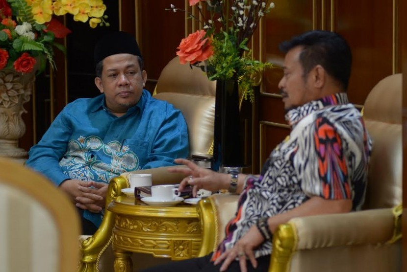Wakil Ketua DPR RI Fahri Hamzah (kiri) bertemu dengan Gubernur Sulawesi Selatan, Syahrul Yasin Limpo (kanan).