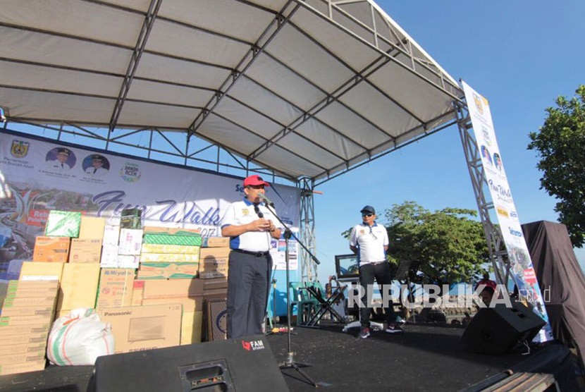 Wakil Ketua DPR RI, Fahri Hamzah menghadiri acara fun walk atau jalan santai yang diselenggarakan Pemerintah Kota (Pemko) Banda Aceh, Ahad (29/10) pagi.