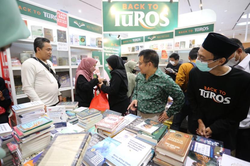 Wakil Ketua DPR Ri, Muhaimin Iskandar saat mengunjungi Islamic Book Fair (IBF) 2022 di Jakarta Convention Center (JCC), Jakarta, Ahad, (07/08/2022). 