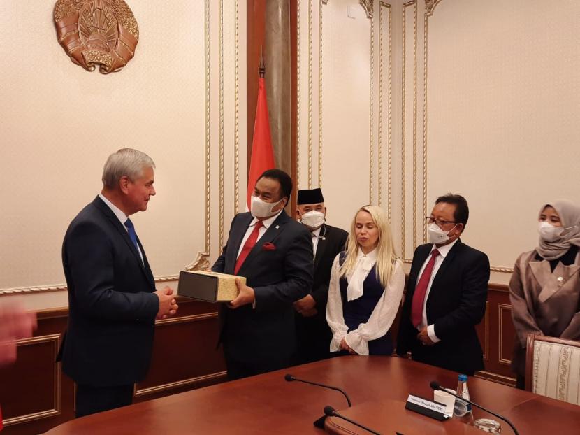 Wakil Ketua DPR RI Rachmat Gobel melakukan diplomasi herbal ke parlemen Belarusia.