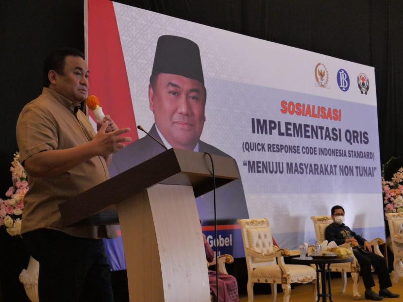 Wakil Ketua DPR RI Rachmat Gobel mendorong pengusaha UMKM dan koperasi untuk mengikuti tren teknologi digital. 