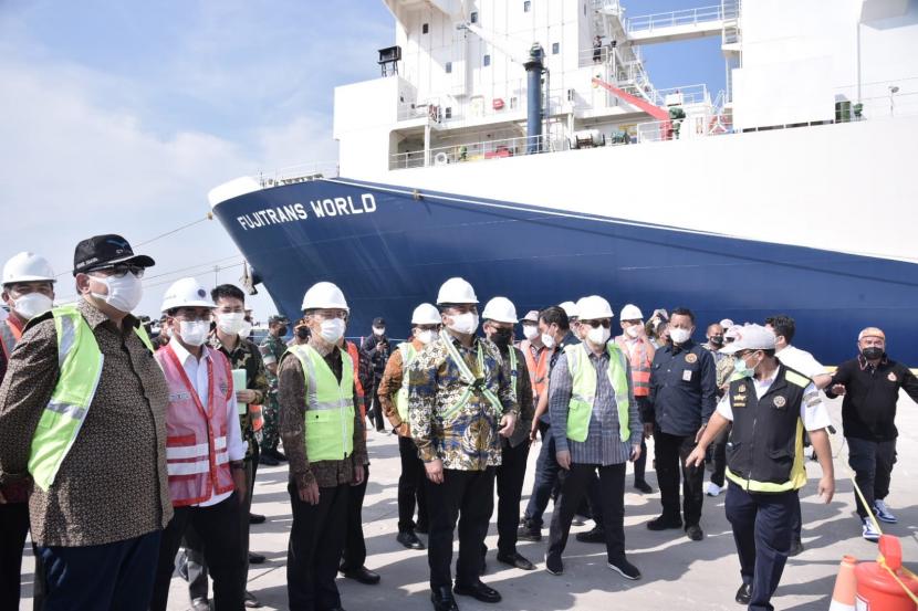 Wakil Ketua DPR RI, Rachmat Gobel optimis Pelabuhan Patimban akan menaikkan ekspor Indonesia dan makin menarik investor asing untuk datang ke Indonesia. 