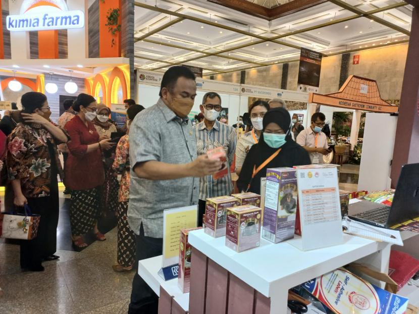    Wakil Ketua DPR RI Rachmat Gobel berkunjung ke pameran produk kuliner yang digelar di JCC pada 10-14 Agustus 2022. Pameran tersebut diikuti 120 peserta dari berbagai wilayah Nusantara.