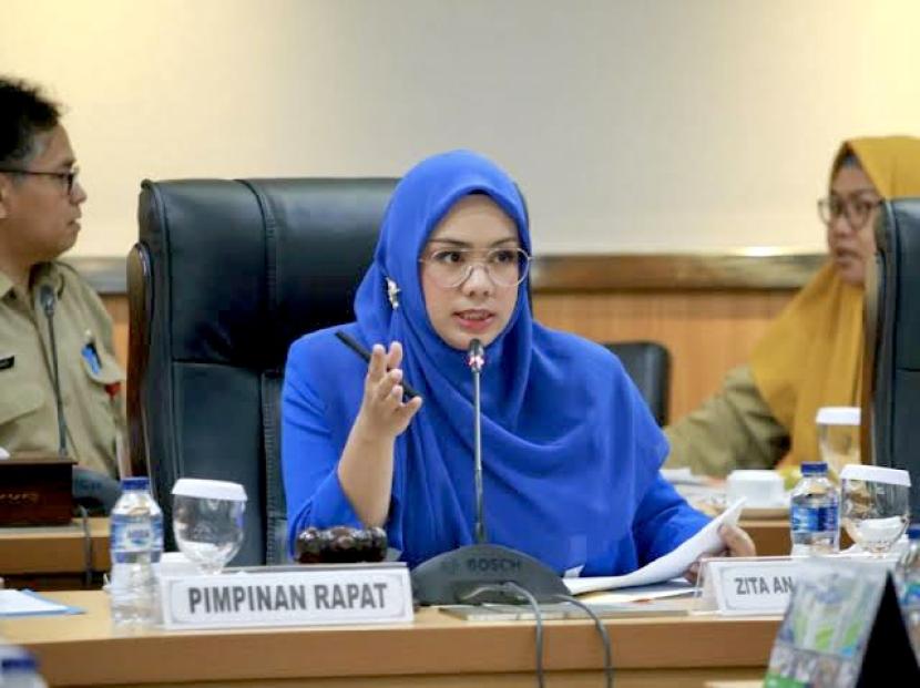 Wakil Ketua DPRD DKI Jakarta, Zita Anjani, kecewa dengan kasus foto bugil Miss Universe di Indonesia.