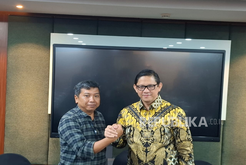 Wakil Ketua DPRD Jawa Barat, MQ Iswara menyambut baik permintaan maaf media terkait judul yang keliru mengenai tunjangan perumahan. Bagi dirinya secara pribadi, ini menjadi pelajaran, lebih hati-hati dalam bicara.