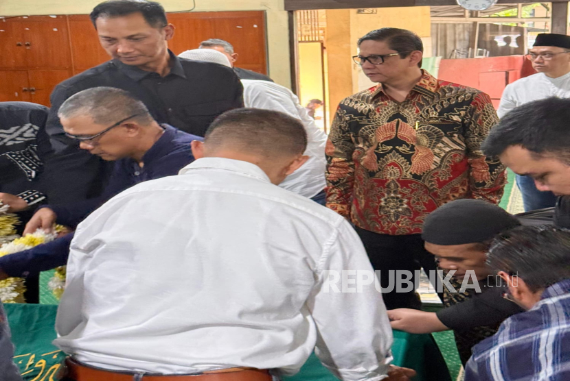 Wakil Ketua DPRD Jawa Barat MQ Iswara, menyampaikan belasungkawa secara langsung kepada keluarga almarhum Yusuf Saadudin.