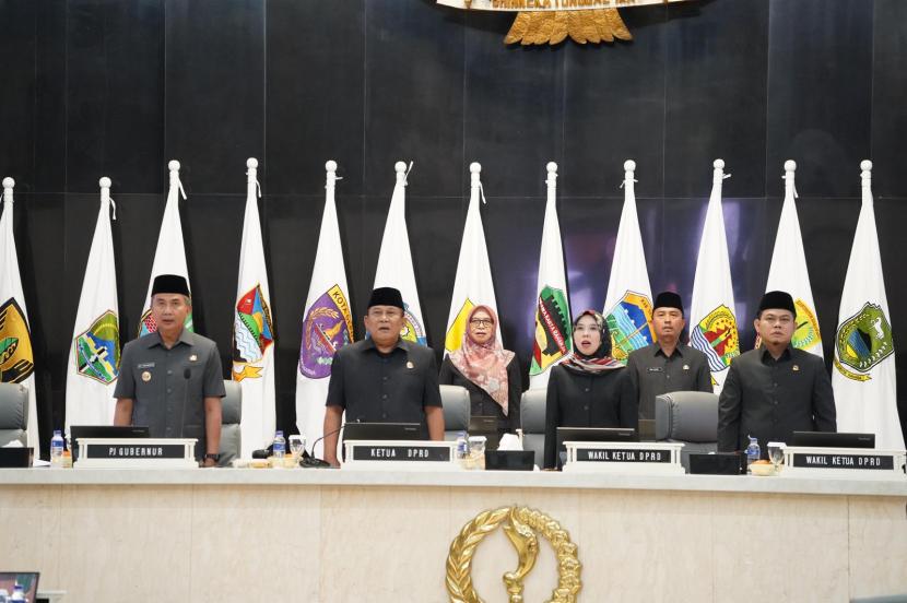 Wakil Ketua DPRD Provinsi Jawa Barat Ineu Purwadewi Sundari saat Rapat Paripurna DPRD Jabar di Kota Bandung, Kamis, (4/7/24).