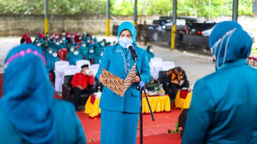 Wakil Ketua I Tim Penggerak PKK Kabupaten Musi Banyuasin Susy Imelda Beni melantik sekaligus memberikan semangat kepada Ketua TP PKK Desa periode 2021-2027 dalam Kecamatan Sekayu.