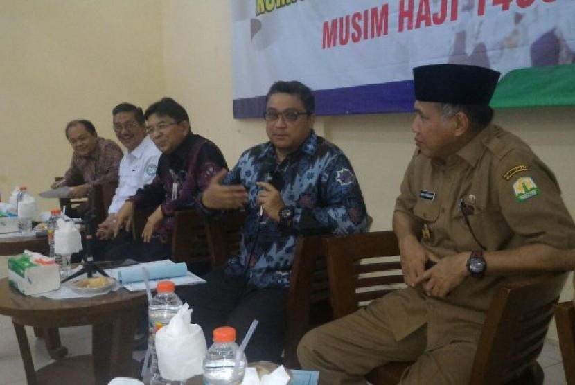Wakil Ketua Komisi IX DPR RI, Dede Yusuf, saat berkunjung ke Embarkasi Banda Aceh, Provinsi Aceh, Senin (21/8).