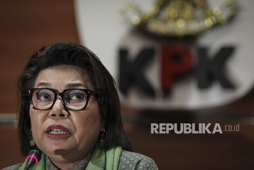 Wakil Ketua Komisi Pemberantasan Korupsi (KPK) Basaria Panjaitan menyampaikan keterangan pers di gedung KPK, Jakarta, Selasa (7/5/2019). 