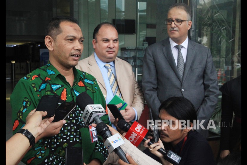 Wakil Ketua Komisi Pemberantasan Korupsi (KPK) Nurul Gufron (kiri). 