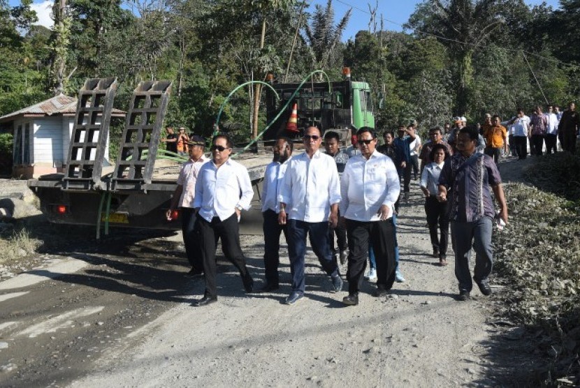 Wakil Ketua Komisi V DPR Sigit Sosiantomo, Jumat (20/10) beserta rombongan dalam kunjungan kerja ke kabupaten Tapanuli Utara.