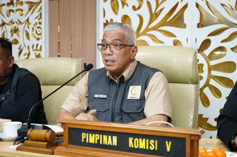 Wakil Ketua Komisi V DPRD Jawa Barat Abdul Hadi Wijaya saat menerima audiensi Gabungan Serikat Pekerja atau Gabungan Serikat Buruh Jawa Barat, Kota Bandung, Rabu (6/3/2024).