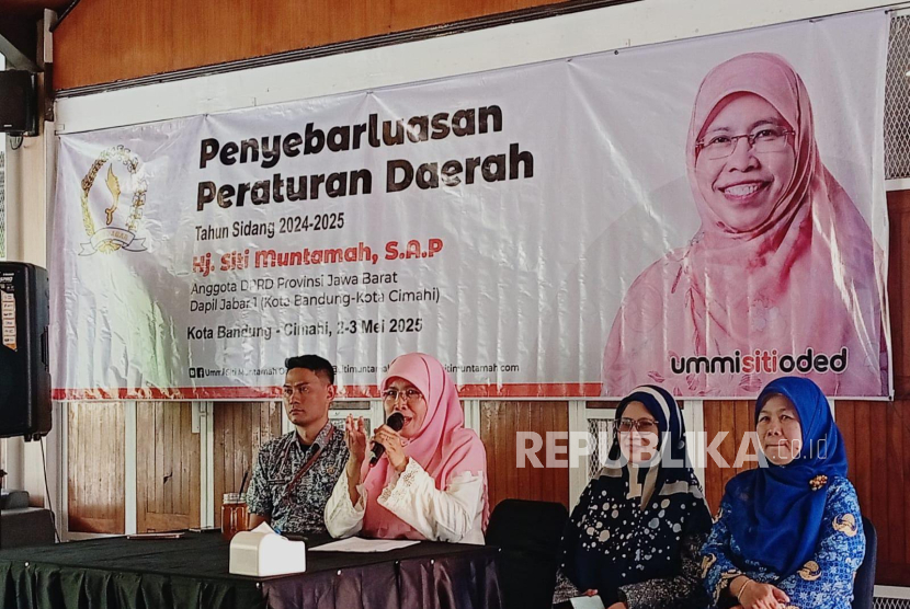 Wakil Ketua Komisi V DPRD Provinsi Jawa Barat Siti Muntamah melakukan  sosialisasi Peraturan Daerah (Perda) Nomor 9 Tahun 2014 tentang Penyelenggaraan Pembangunan Ketahanan Keluarga.