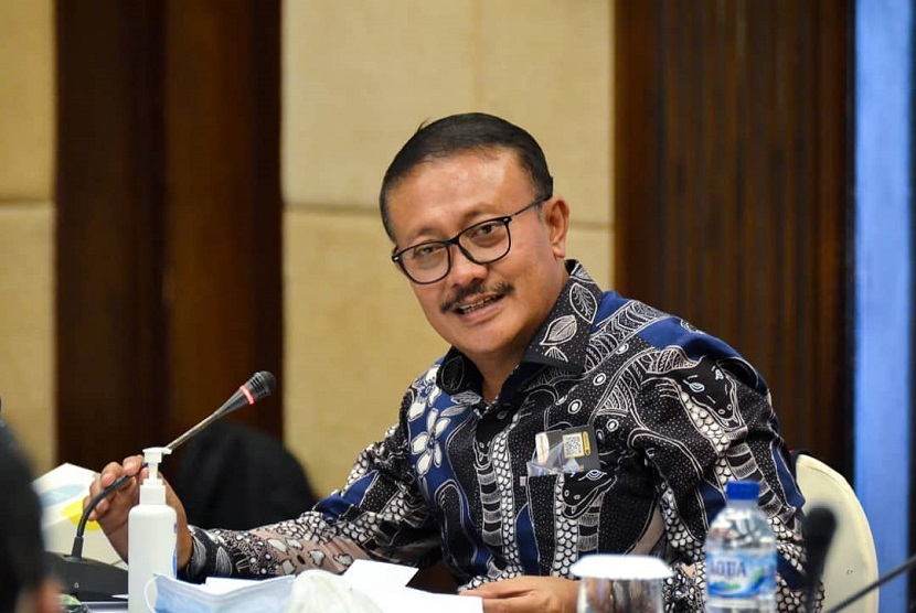 Wakil Ketua Komisi VI DPR RI Gde Sumarjaya Linggih mengingatkan kembali Menteri Koperasi dan Usaha Kecil Menengah (UKM) Teten Masduki mengenai adanya target pertumbuhan 500 unit koperasi modern, sesuai dengan Rencana Pembangunan Jangka Menengah Nasional (RPJMN) tahun 2020 hingga 2024. 