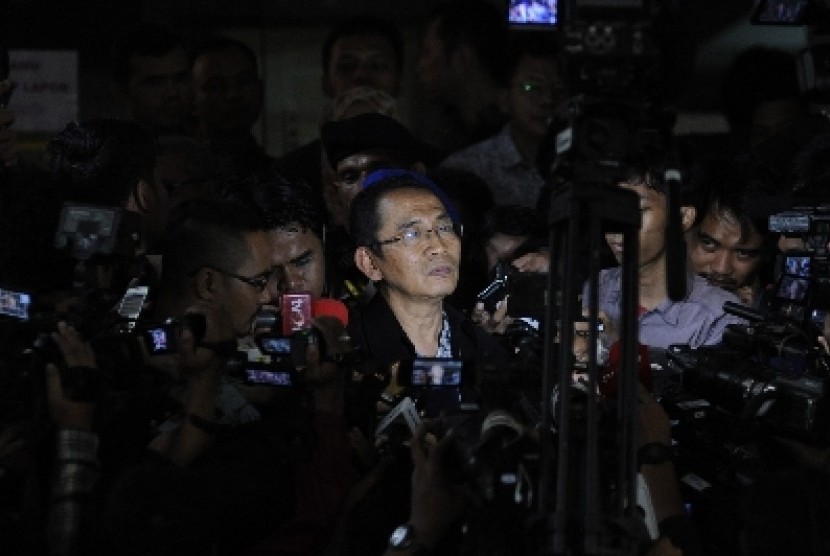 Wakil Ketua KPK Adnan Pandu Praja saat mengujungi Bareskrim Polri, Jumat (23/1) malam WIB.