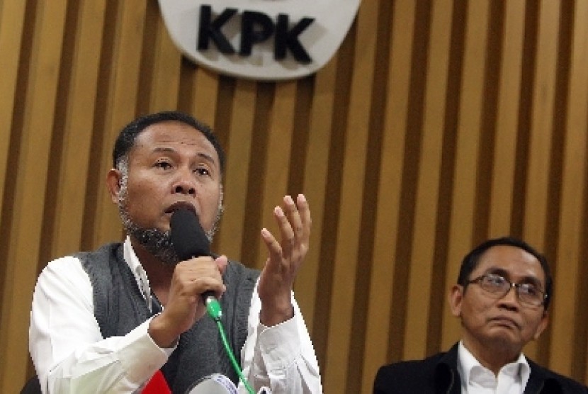 Wakil Ketua KPK, Bambang Widjojanto (kiri).