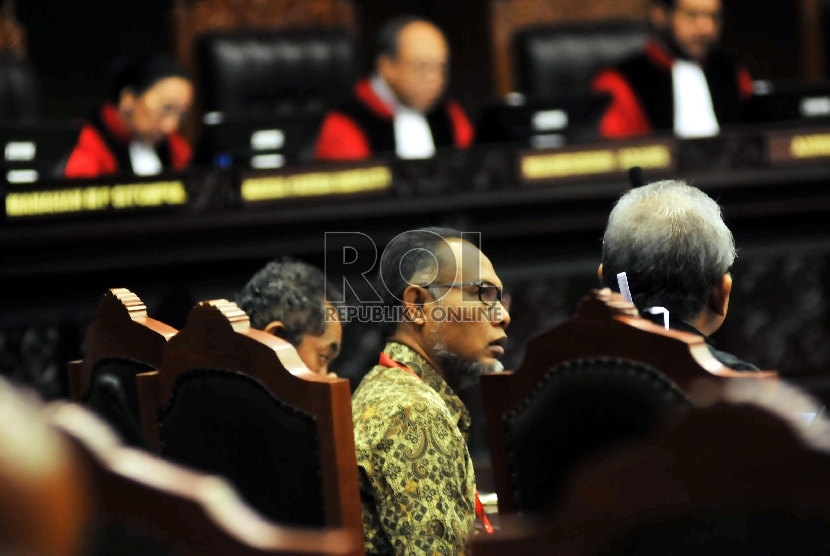 Wakil Ketua KPK nonaktif, Bambang Widjojanto menghadiri sidang uji materi UU KPK di Mahkamah Konstitusi, Jakarta, Selasa (23/6).