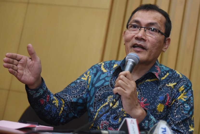 Wakil Ketua KPK Saut Situmorang melakukan konferensi pers permintaan maaf di Gedung KPK, Jakarta pada 9 Mei 2016. 