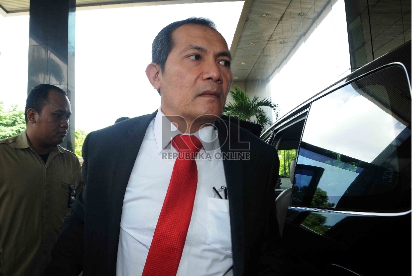  Wakil Ketua KPK terpilih, Saut Situmorang saat mendatangi Gedung KPK, Jakarta, Senin (21/12).