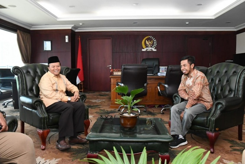 Wakil Ketua Majelis Permusyawaratan Rakyat (MPR) RI Hidayat Nur Wahid menerima kunjungan delegasi Panitia Rapimnas II Kesatuan Aksi Mahasiswa Muslim Indonesia (KAMMI) Tahun 2019.