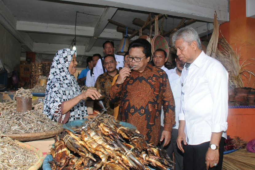 Wakil Ketua Majelis Permusyawaratan Rakyat Republik Indonesia (MPR RI) Oesman Sapta dalam kunjungan kerjanya ke Kota Ternate.
