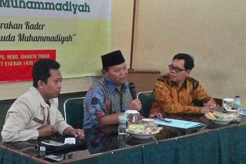 Wakil Ketua MPR Hidayat Nur Wahid berbicara dalam seminar yang diselenggarakan di Kampus UHAMKA, Sabtu (13/6).